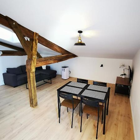 Appartement Neuf Climatise Sous Les Toits La Roche-Chalais Ngoại thất bức ảnh