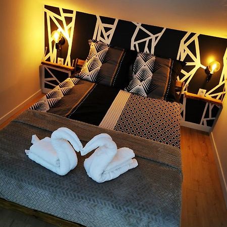 Appartement Neuf Climatise Sous Les Toits La Roche-Chalais Ngoại thất bức ảnh