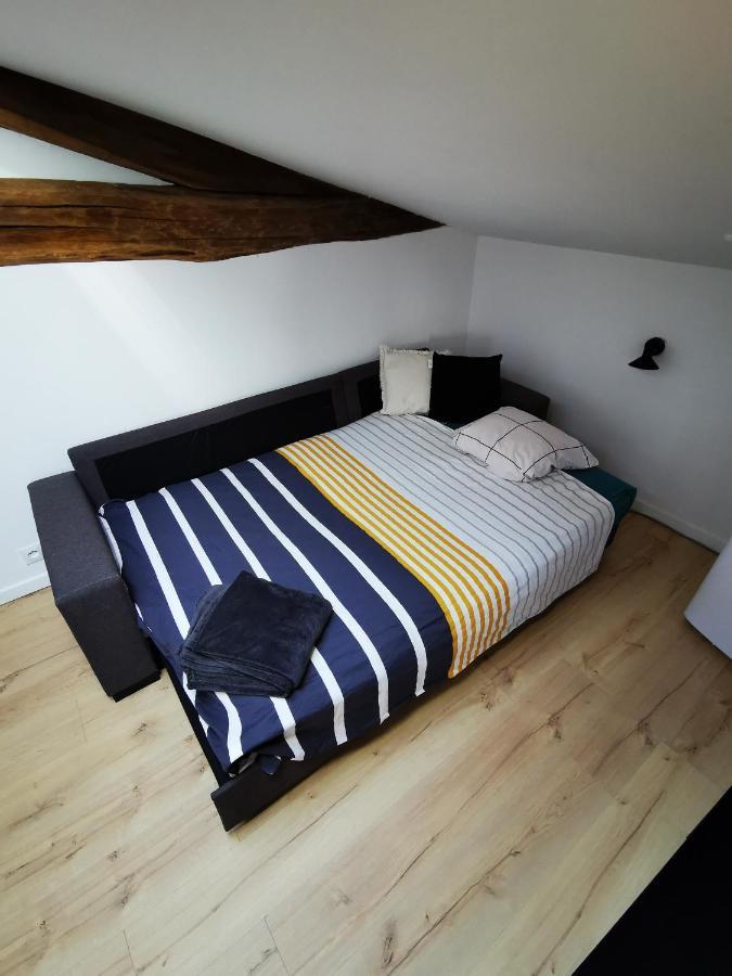 Appartement Neuf Climatise Sous Les Toits La Roche-Chalais Ngoại thất bức ảnh