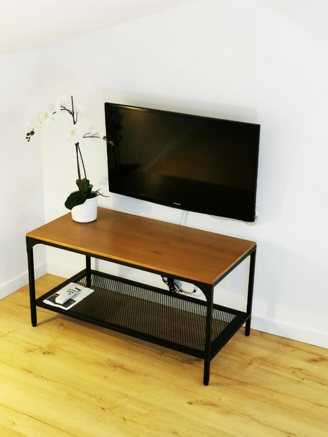 Appartement Neuf Climatise Sous Les Toits La Roche-Chalais Ngoại thất bức ảnh
