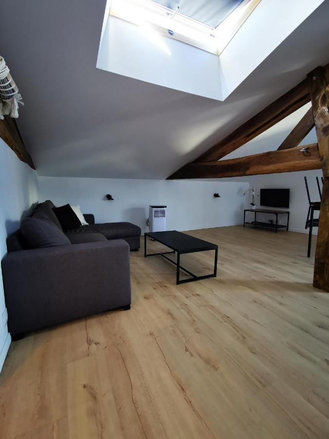 Appartement Neuf Climatise Sous Les Toits La Roche-Chalais Ngoại thất bức ảnh