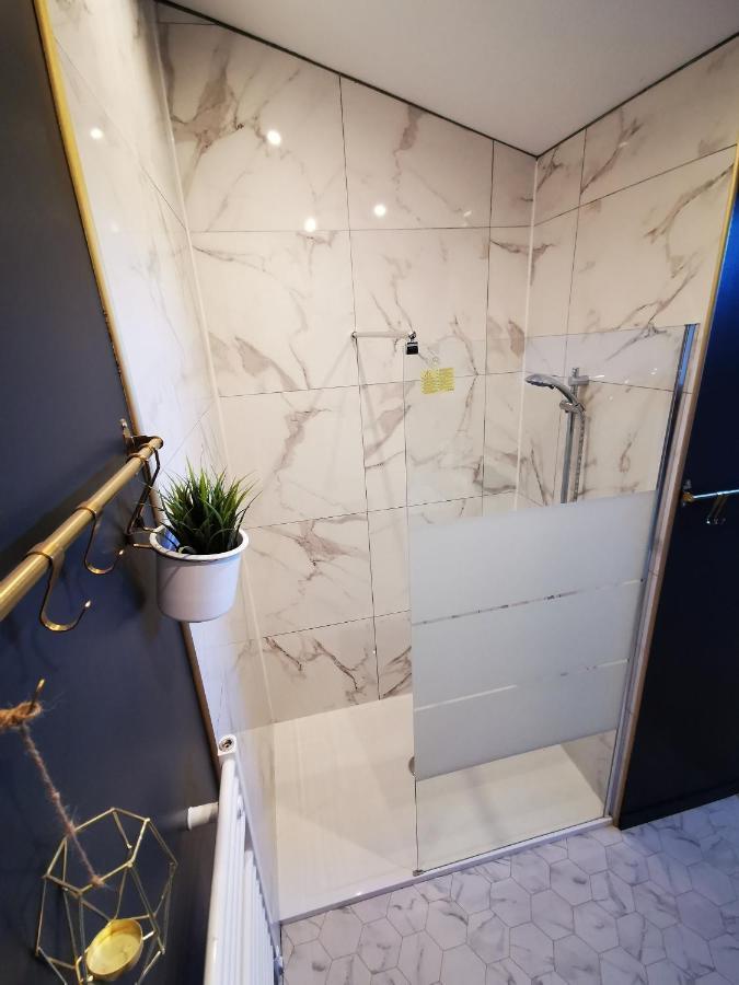 Appartement Neuf Climatise Sous Les Toits La Roche-Chalais Ngoại thất bức ảnh